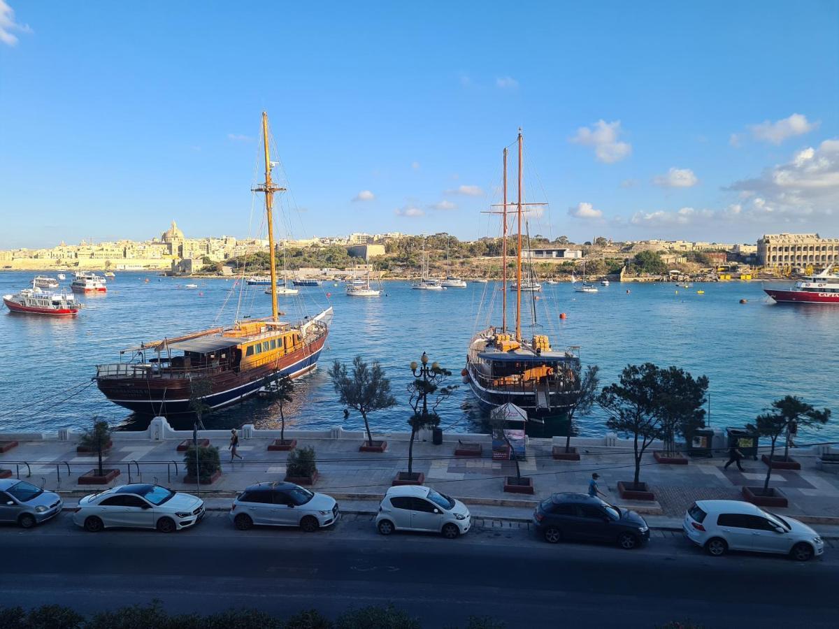 Spacious Seafront Apt Next To Sliema-Valeta Ferry Exterior photo